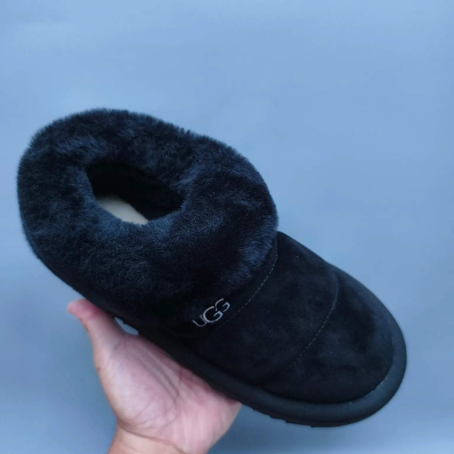 💰600 UGG sheepskin one-piece snow boots 6390 thick-soled slip-on casual shoes Color: Maroon Black Chocolate Size: 35-41